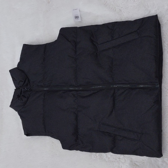 OLD NAVY VEST. - Picture 3 of 13